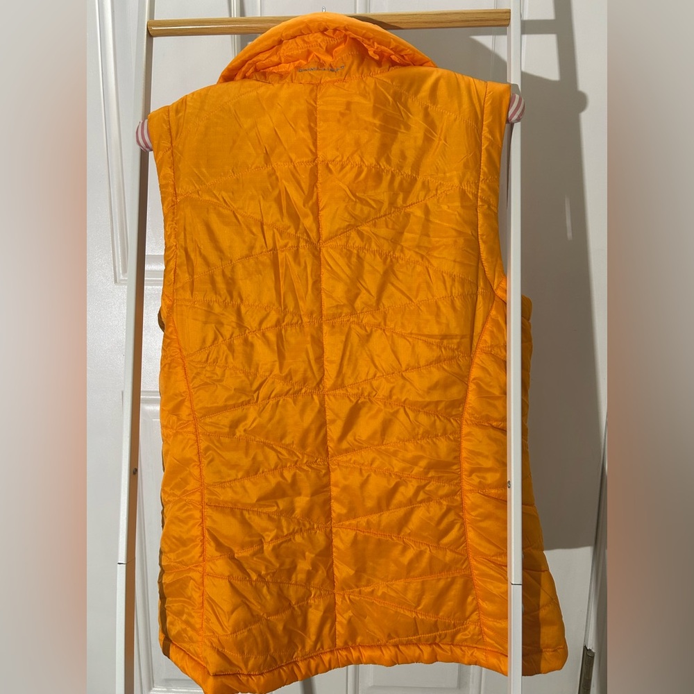Columbia Omni vest orange size medium